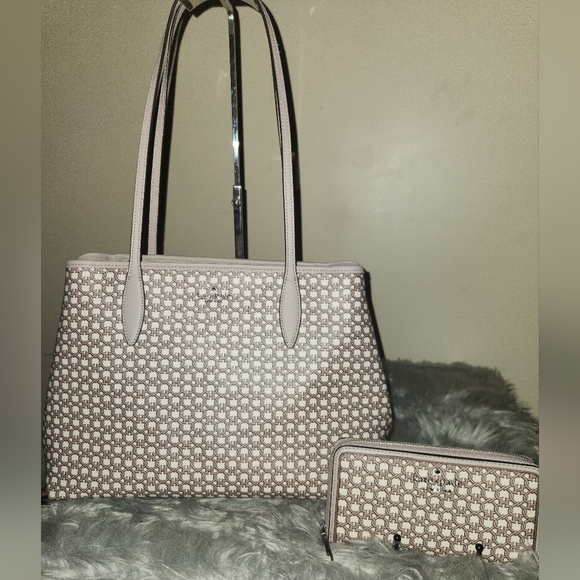 kate spade Handbags - EUC Kate Spade Tote Bag & Wallet Set